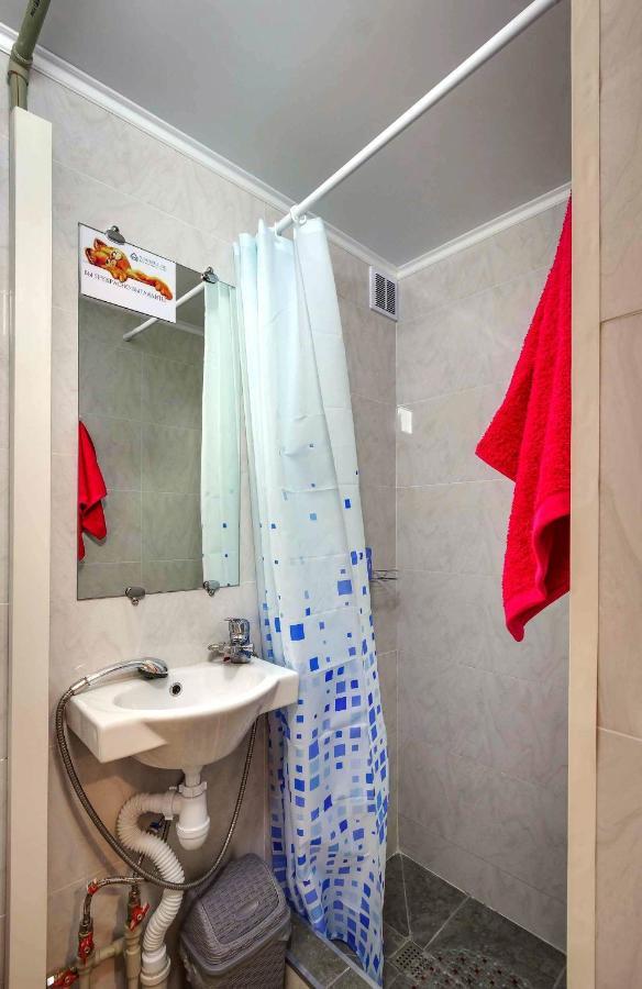 YourHouse на Розыбакиева Утепова Алматы Экстерьер фото